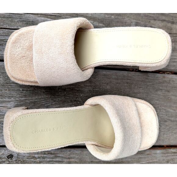 Charles & Keith Loey Textured Curved-Heel Mules Beige Women's 8.5 (39) - Picture 9 of 11